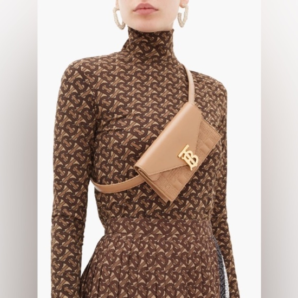 ❌❌❌ SOLD ❌❌❌ Burberry Quilted TB Envelope Belt Bag - Picture 14 of 15